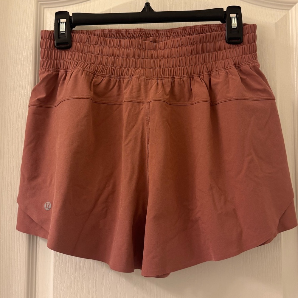 Lululemon sz M 💕SOLD OUT ! Shake It Out High-Rise Running Short 2.5" - Picture 5 of 5